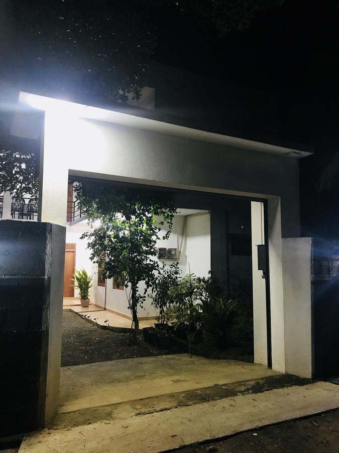 Emarald Holiday Homes 阿努拉德普勒 外观 照片